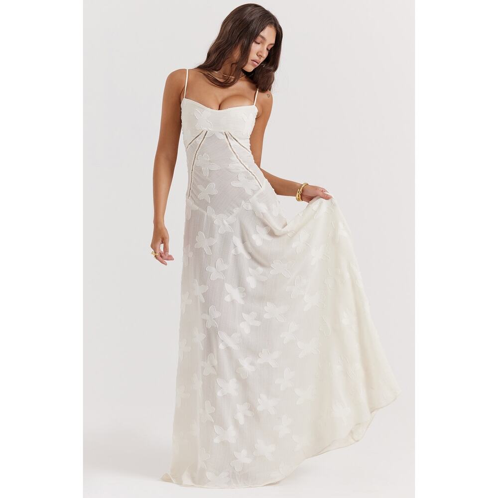 House of CB Seren Vintage Cream Floral Lace Back Maxi Dress - Picture 3 of 9
